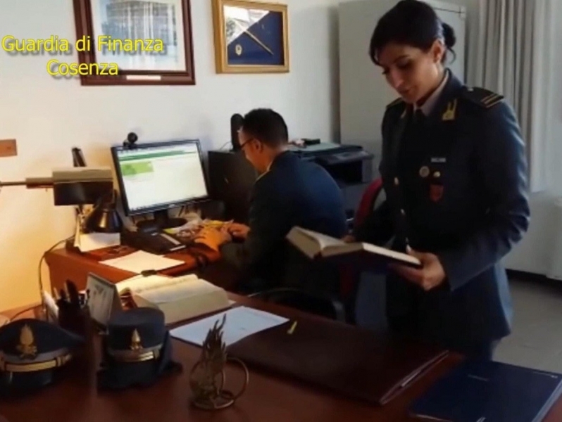 Reggio Calabria, sequestrati 1,5 milioni ad imprenditore dell'autotrasporto