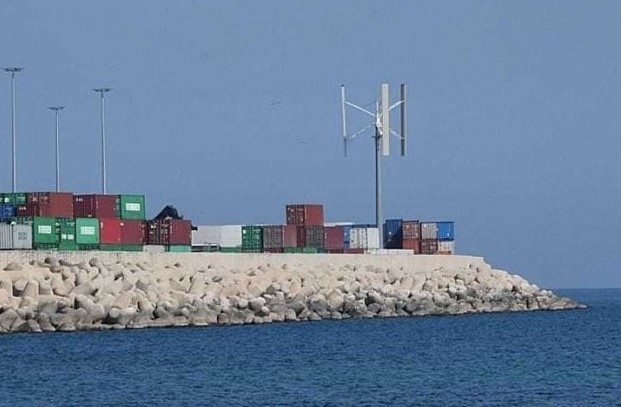 Bari primo porto ad attivare pala eolica