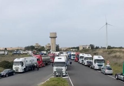 Sardegna e Sicilia riaccendono il fuoco della protesta
