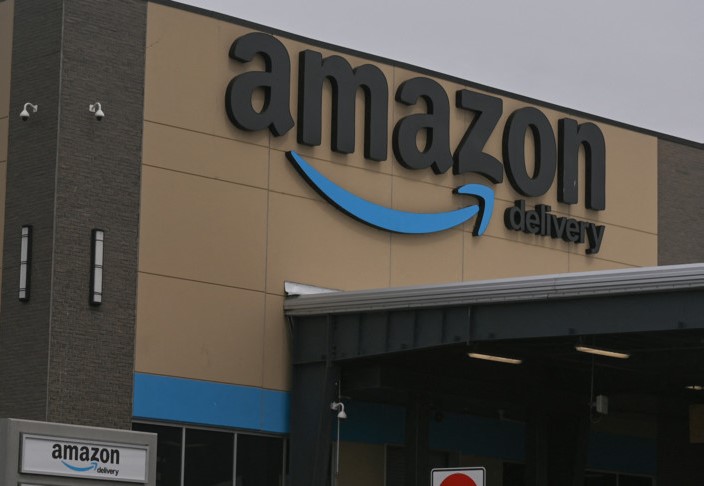 Amazon pronto per consegnare la merce dei negozi dei centri commerciali
