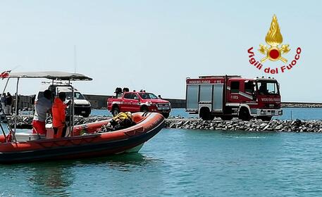 Finisce in acqua col camion, muore operaio a Cagliari