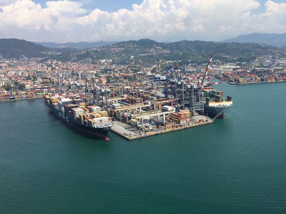 Scontro camionisti-terminalisti Spezia, 150 euro in più a viaggio