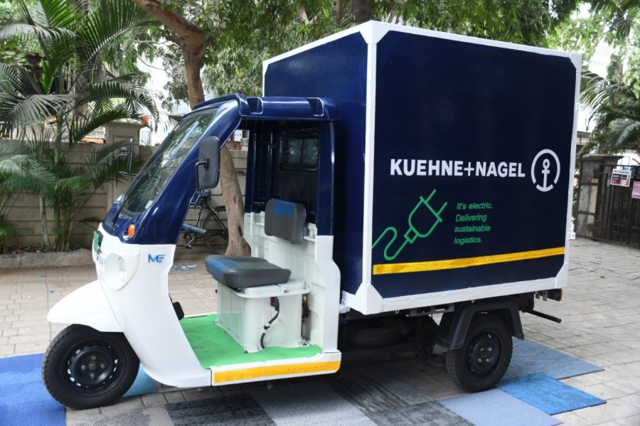 Nuovo mezzo elettrico Kuehne+Nagel per i trasferimenti aeroportuali in India