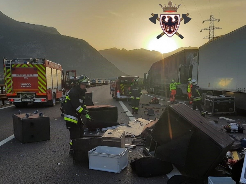 A22, tamponamento tra camion: morto un conducente