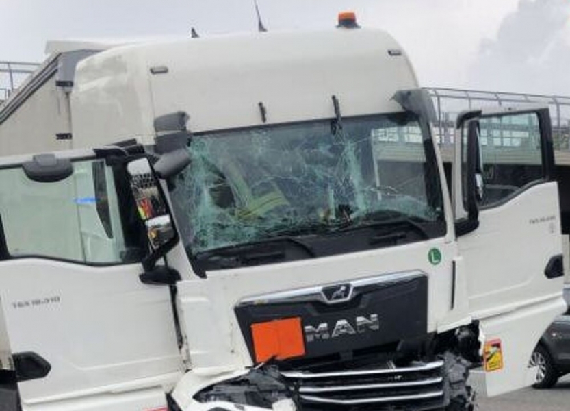 Tamponamento tra 4 camion in A4, un morto e due feriti