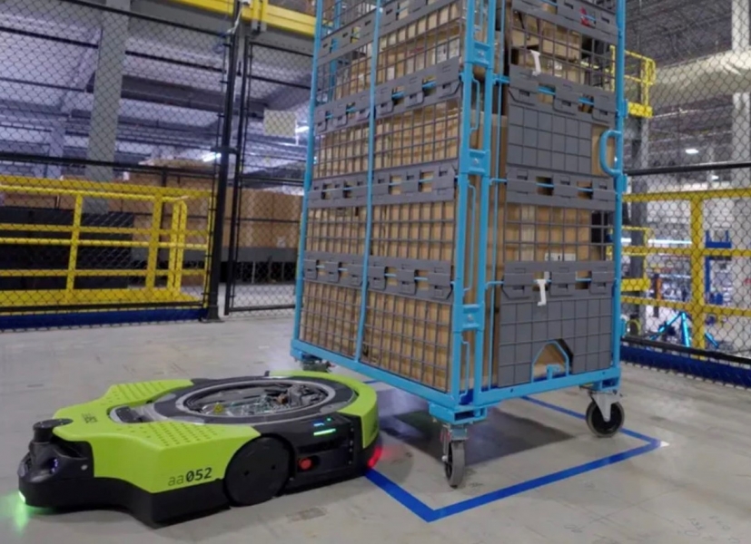 Amazon presenta Proteus, il suo primo robot da magazzino completamente autonomo