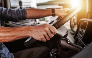 Camionisti multati perché fermi col condizionatore acceso con temperature a oltre 40 gradi