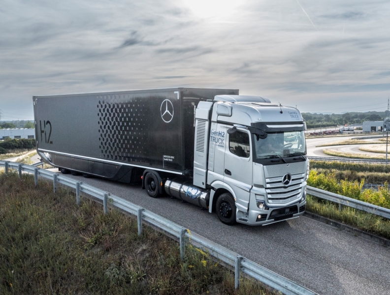 Daimler Truck sta testando truck a celle a combustibile basate sull’idrogeno liquido