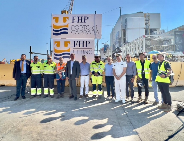 Porto Marina di Carrara, imbarcato il modulo più grande mai costruito in Toscana