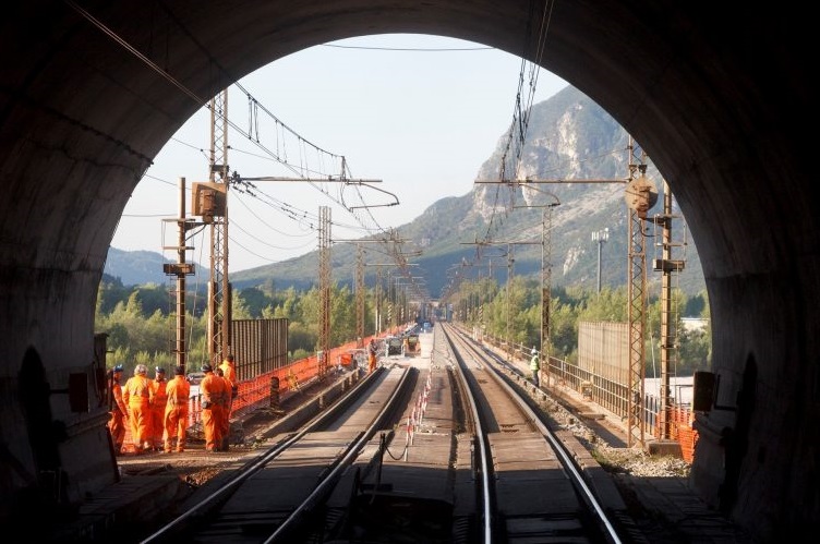 Ferrovie, riaperta la Pontebbana: respira il porto di Trieste