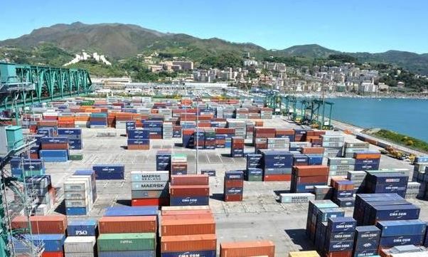 Aumenta il traffico delle merci nei porti di Genova e di Savona-Vado