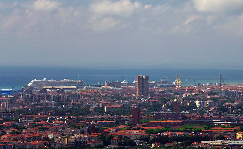 Portuali di Livorno sospendono lo sciopero