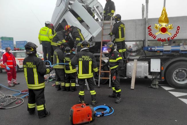Milano, camion travolge e uccide una donna: arrestato l'autista