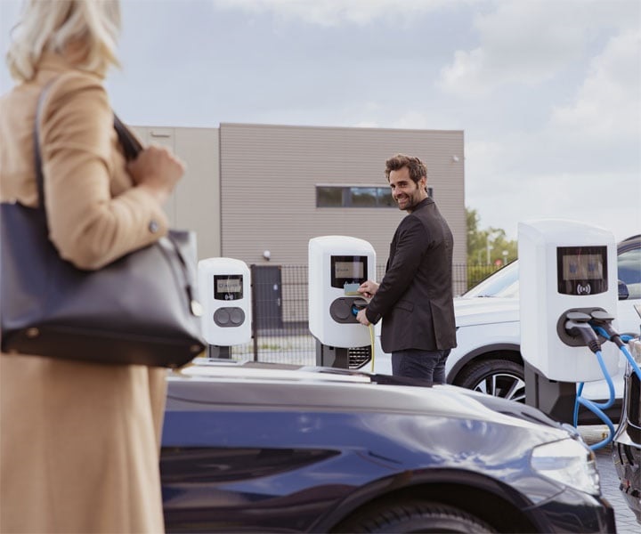 DKV Mobility collega altri 384 punti di ricarica semipubblici nei Paesi Bassi