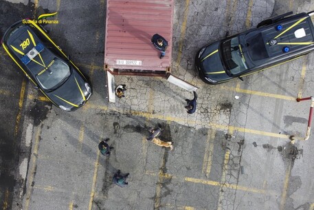 Porto Livorno: trovati 208 kg di cocaina in un container