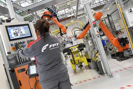 Iveco Group inaugura a Torino il primo stabilimento a zero emissioni