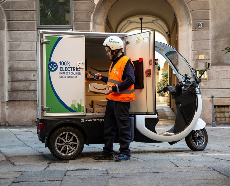 Amazon presenta i suoi hub di micromobilità in Italia