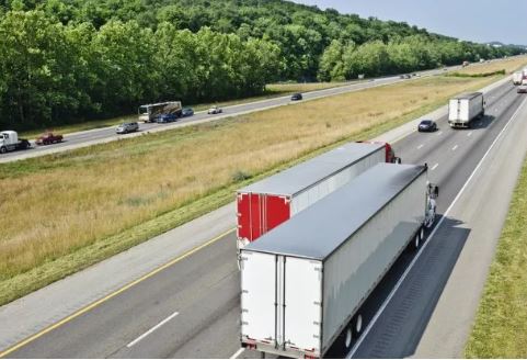 Crisi del trasporto merci su strada: in arrivo un Bluebook con 17 soluzioni per il largo consumo