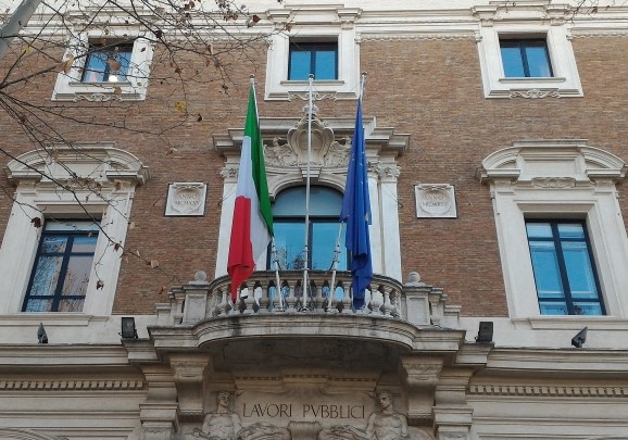 Il Dicastero torna alla vecchia denominazione di Ministero delle Infrastrutture e dei Trasporti