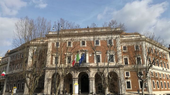 Mit, in manovra maxi-pacchetto da 16 miliardi