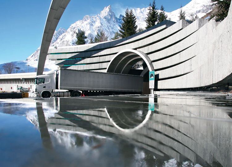 Posticipata la riapertura del Traforo del Monte Bianco