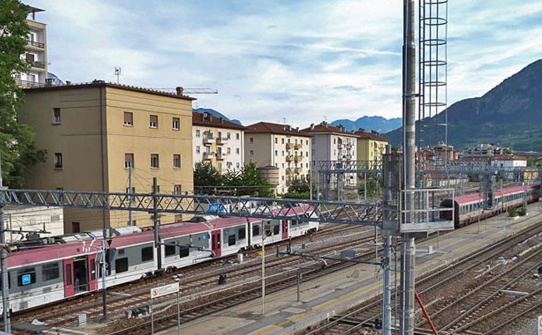 Tragedia a Trento: donna travolta da un treno merci