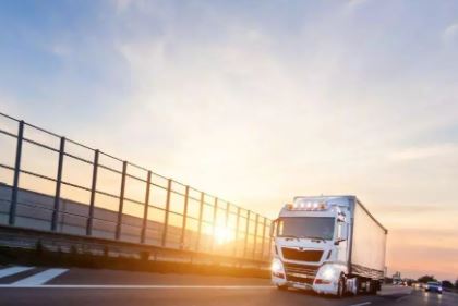 TotalEnergies e Air Liquide insieme per sviluppare una rete di oltre 100 stazioni di idrogeno per veicoli pesanti