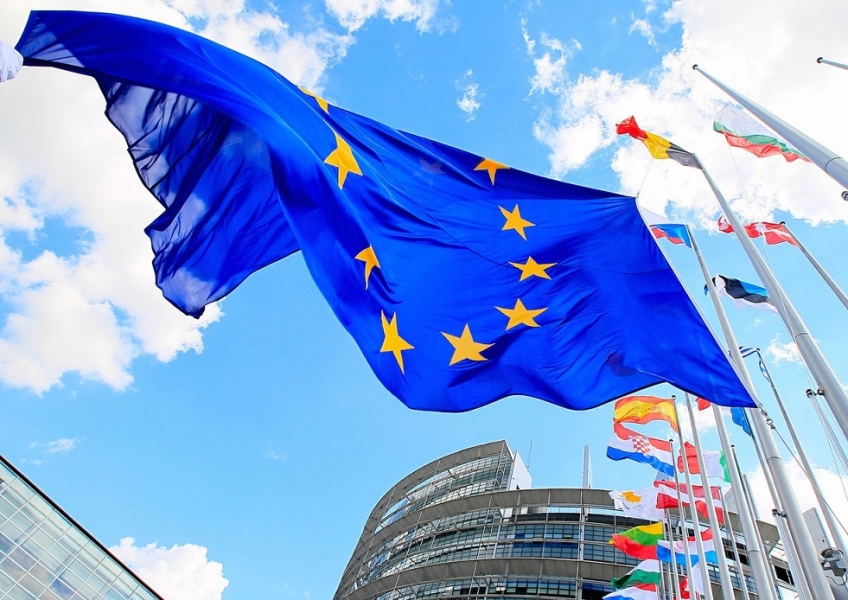 Commissione europea, nuova proposta di riduzione del 90 per cento delle emissioni per i nuovi camion entro il 2040