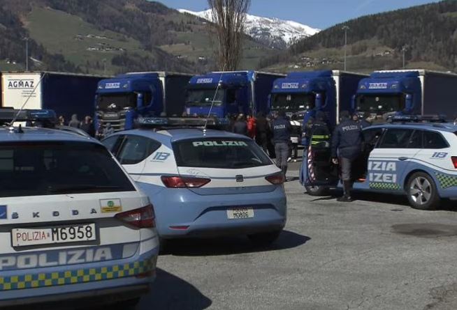 A22, camion dell'est in sciopero