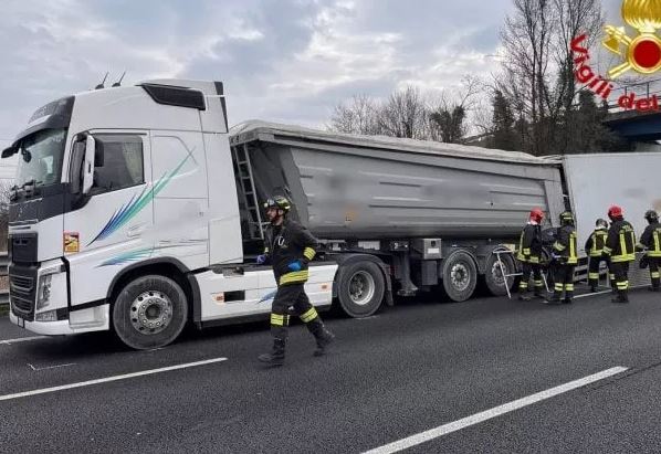 A1, scontro mortale tra un camion e un furgone