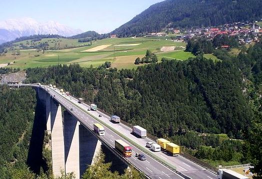 Associazioni e Camere di commercio di Bolzano e Trento: i divieti del Tirolo sono superati da tempo