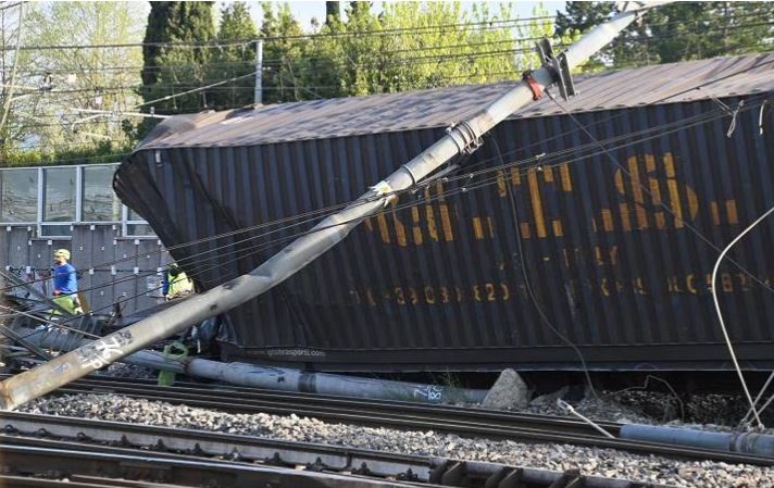 Deraglia treno merci a Firenze: ferrovie bloccate