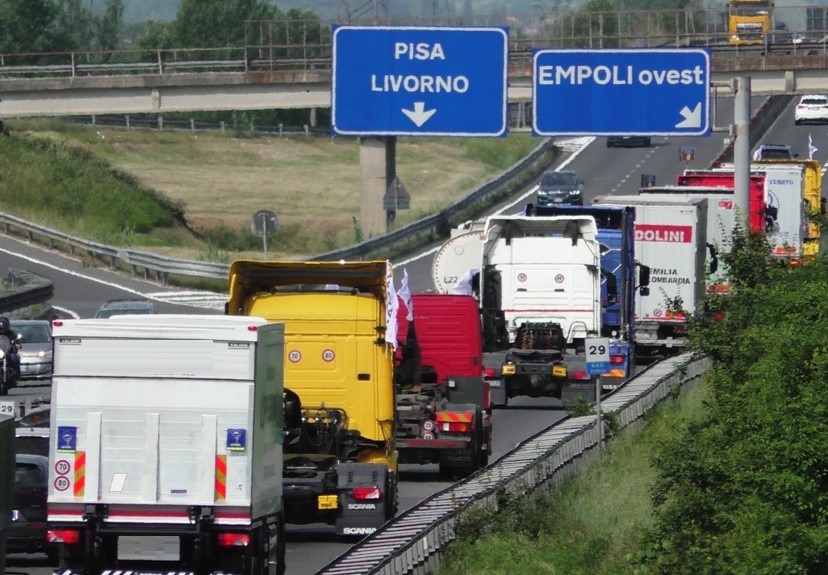 Pedaggio Fi Pi Li, camionisti in corteo per dire no