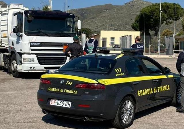 Latina: maxi sequestro di carburante adulterato