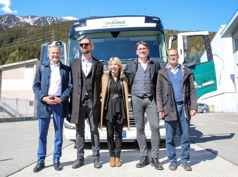 Volvo Trucks Italia consegna a Levissima il primo truck elettrico