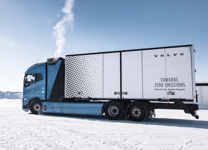 Volvo Trucks testa i camion elettrici alimentati a idrogeno sulle strade pubbliche