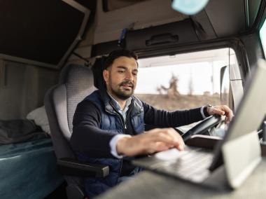 Carenza di autisti: nuovo piano globale lanciato da datori di lavoro e sindacati