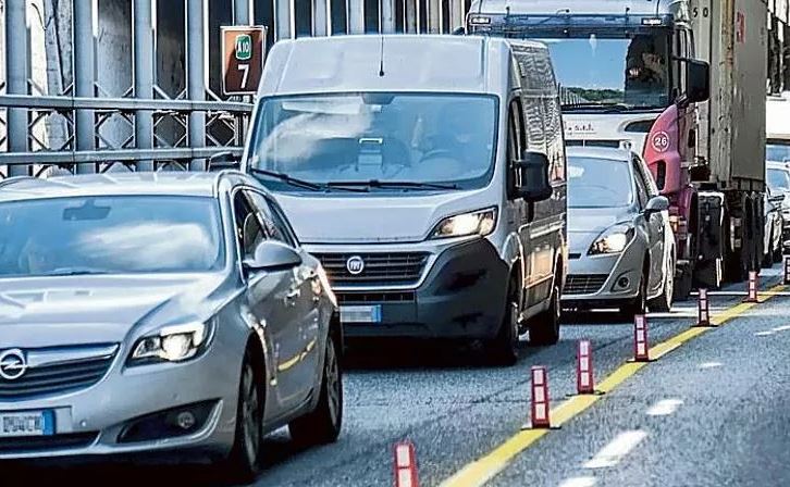 Genova, il blocco dei Tir per tre giorni agita il porto