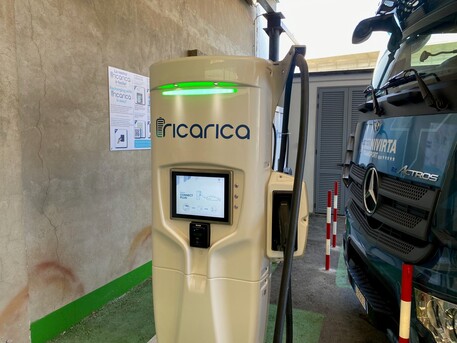 In Liguria la prima stazione per camion elettrici alimentata da parco eolico