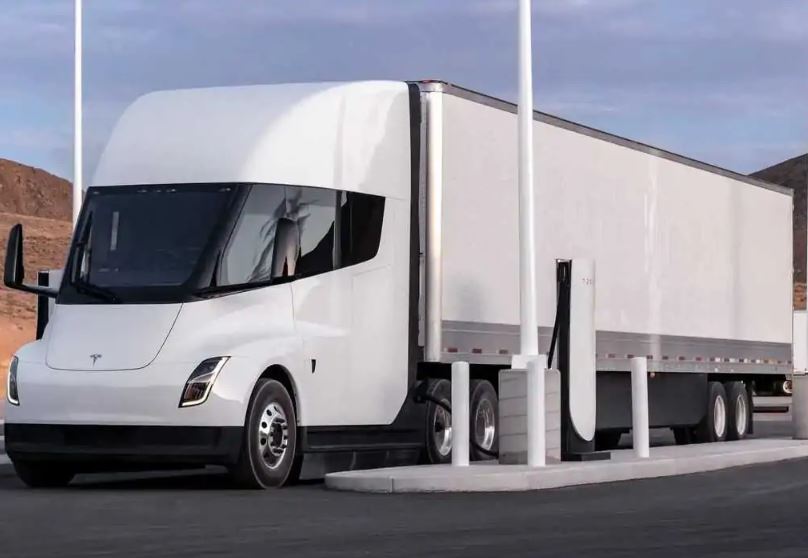 Tesla Semi, il camion superveloce di Elon Musk entra in produzione