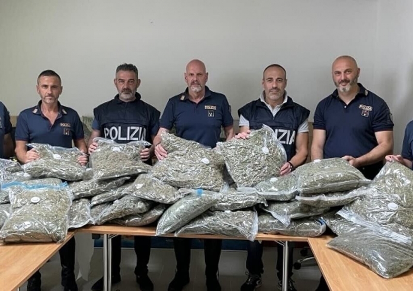 Umbria, sessanta chilogrammi di droga nascosti nel camion