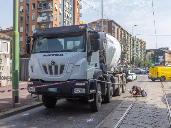 Milano, dal primo ottobre stop ai mezzi pesanti senza i sensori per l'angolo cieco in Area B