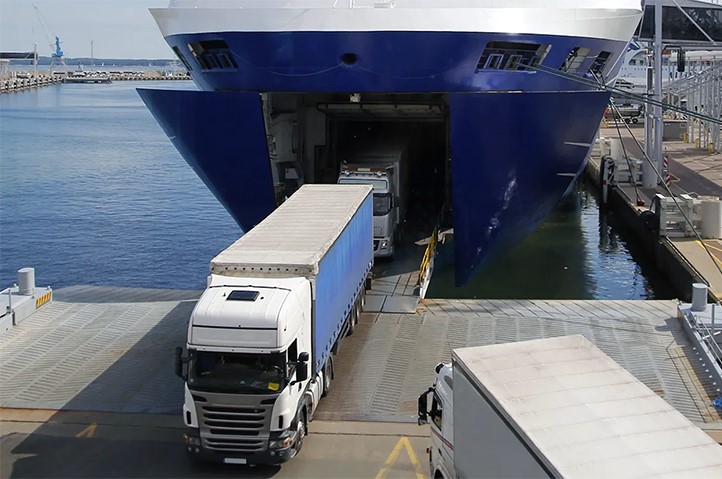 Regione Sicilia: incentivo di 3 milioni di euro alle imprese di autotrasporto per l’attraversamento dello Stretto