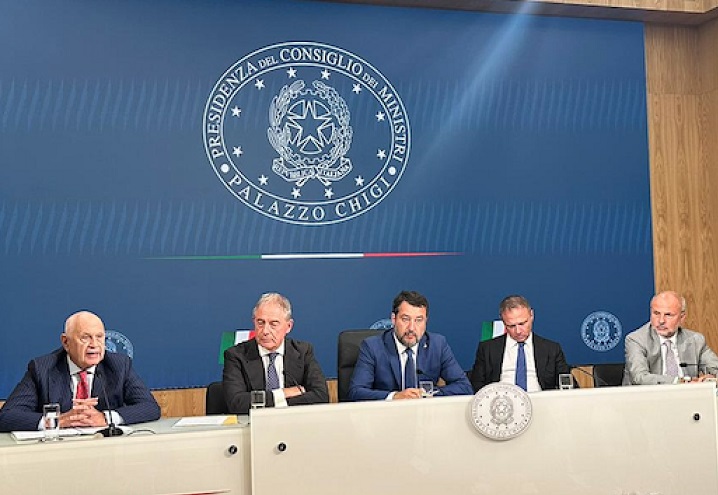 Approvate le norme per autotrasporto e ponte sullo stretto