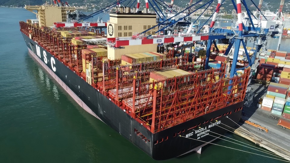 Portacontainer record approda a La Spezia Container Terminal