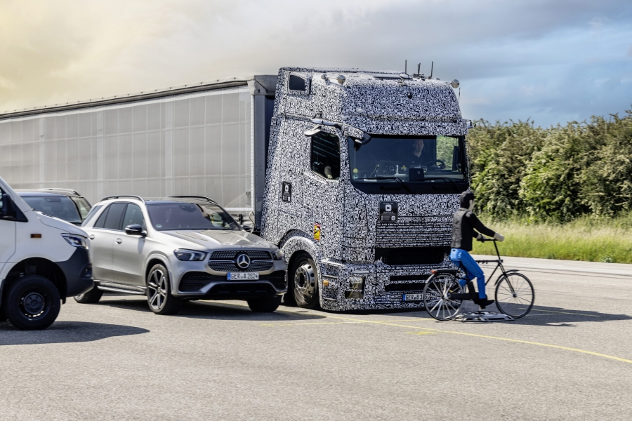 Daimler Truck effettua test intensivi sui suoi sistemi di sicurezza e di assistenza alla guida