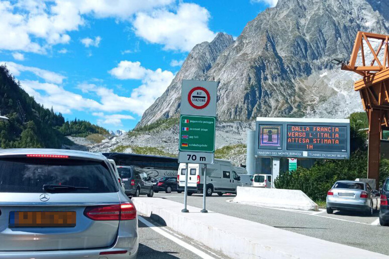 Monte Bianco: i lavori slittano al 2024
