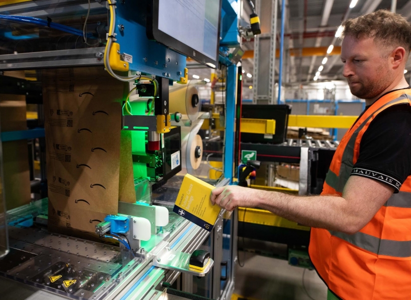 Amazon introduce una nuova tecnologia di imballaggio più sostenibile