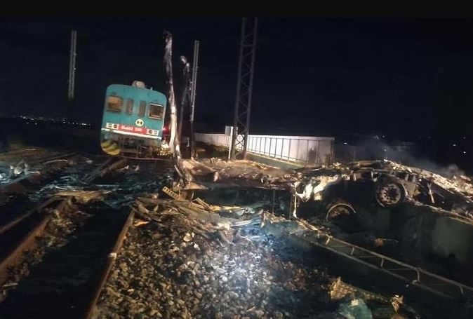 Treno travolge camion fermo sui binari in Calabria, due morti