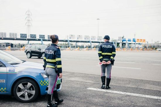 Altera il tachigrafo con la calamita: sanzionato camionista a Padova